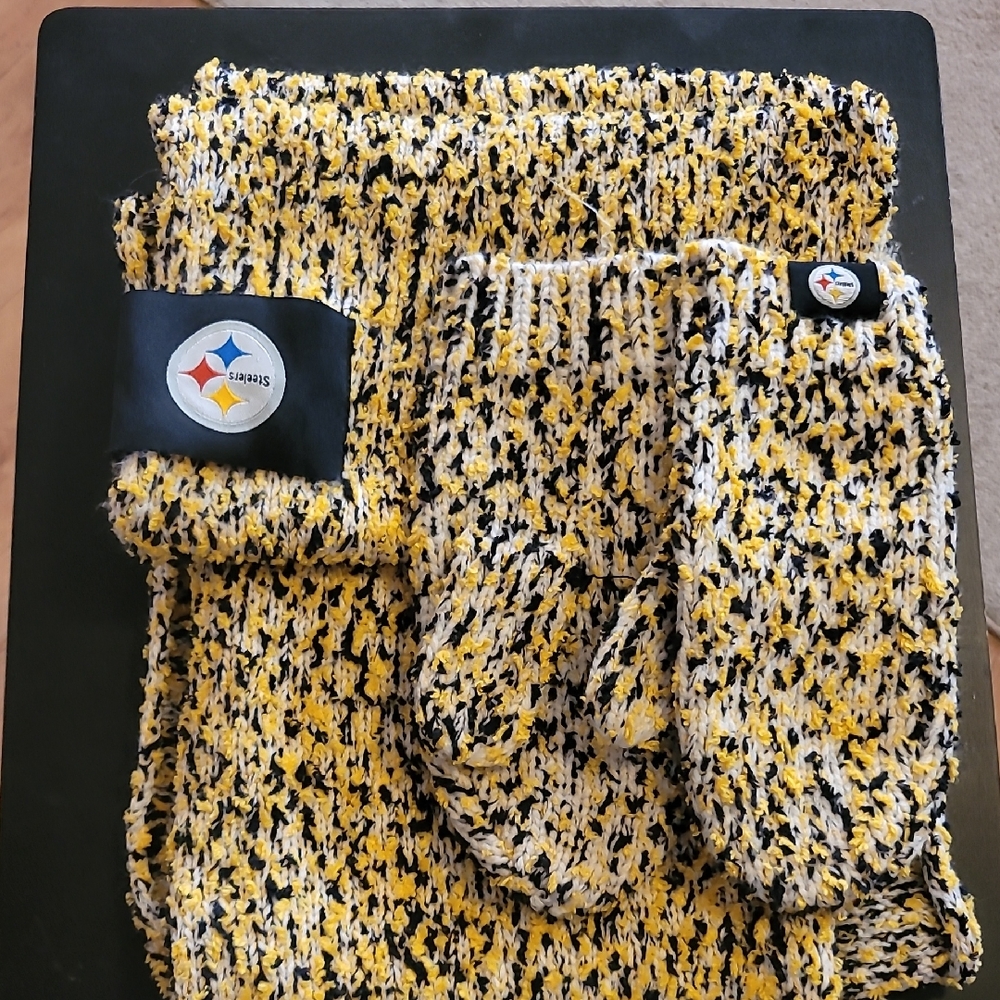 Steelers Women's Yellow and Black Mittens